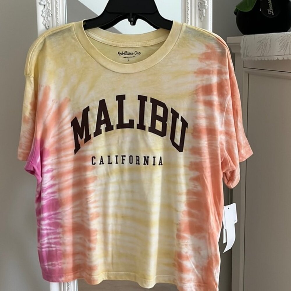 Rebellious One short sleeve tee